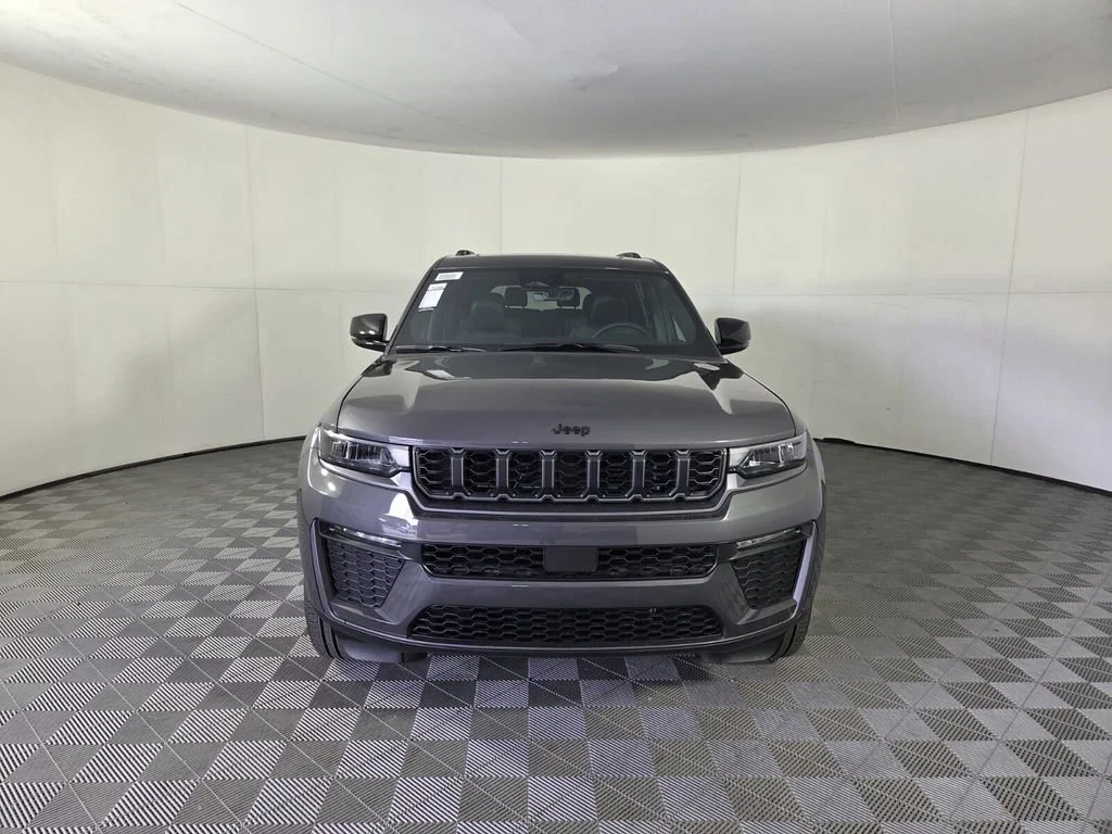 New 2026 Baltic Gray Metallic Clear-Coat Exterior Paint Jeep Limited image 3
