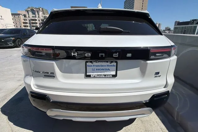 Certified Used 2024 Snowfall Pearl Honda Touring image 9