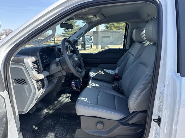 2024 Ford F-550 Super Duty Chassis Cab XL - Photo 25