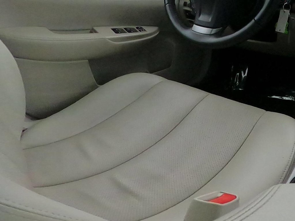 Used 2013 Satin White Pearl Subaru 2.5i image 30