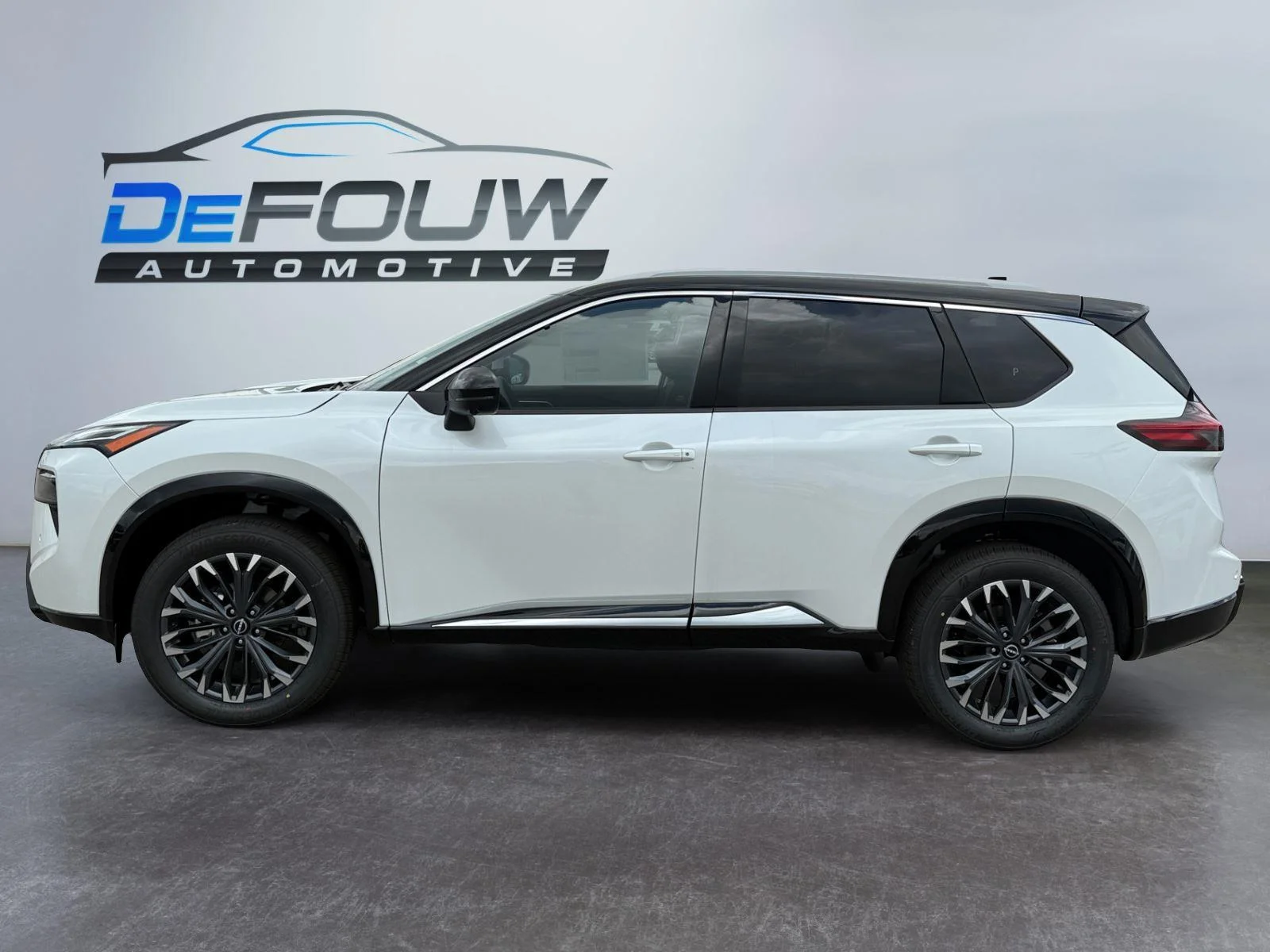 New 2026 Everest White Pearl/Super Black Nissan Platinum image 6