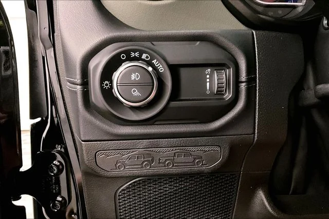 Used 2024 Black Clearcoat Jeep Mojave image 38