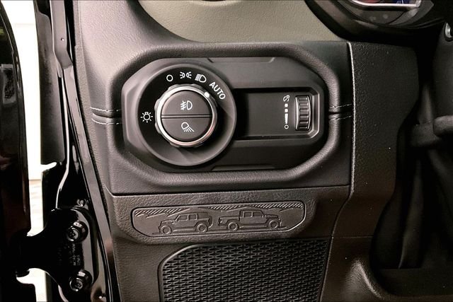 Used 2024 Black Clearcoat Jeep Mojave image 38