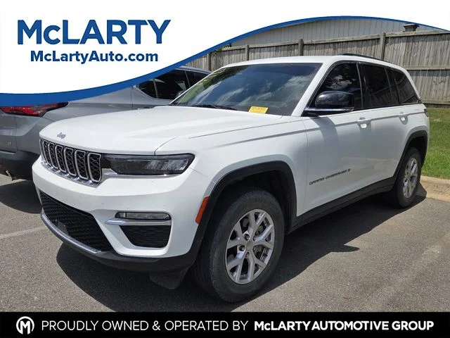 Used 2022 White Jeep Limited image 1