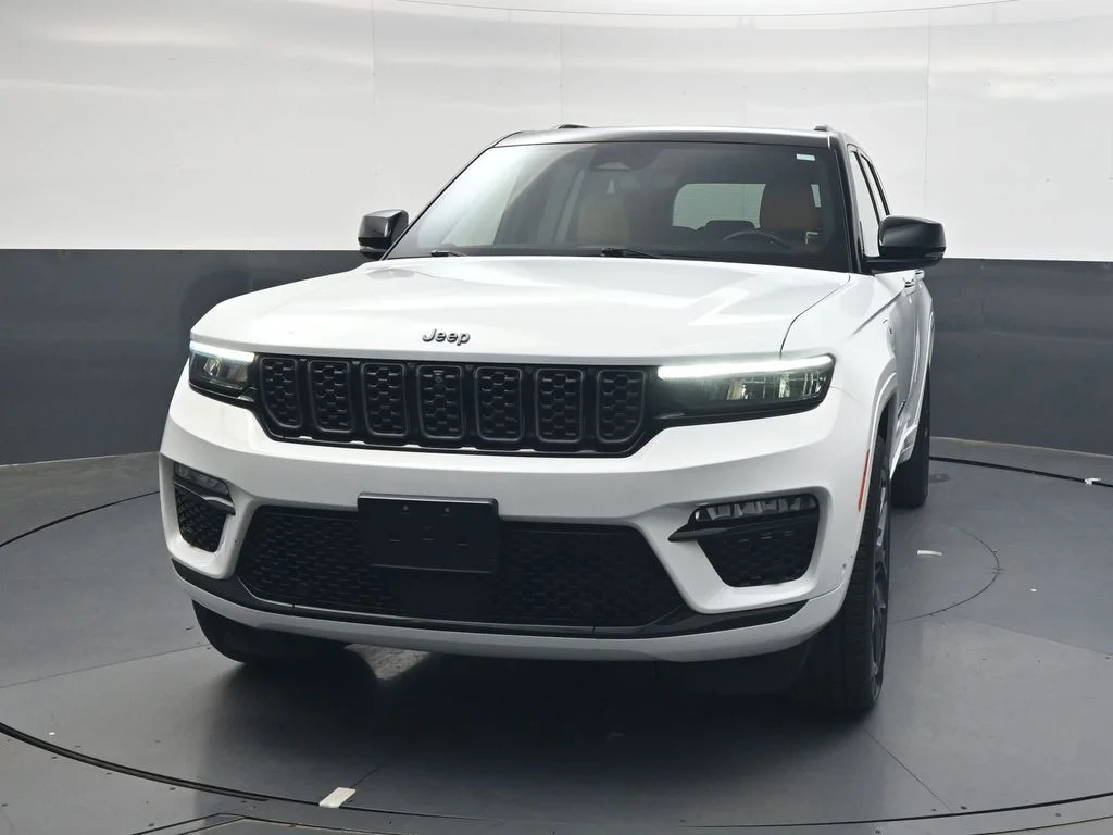 Used 2023 White Jeep Summit Reserve 4xe image 14