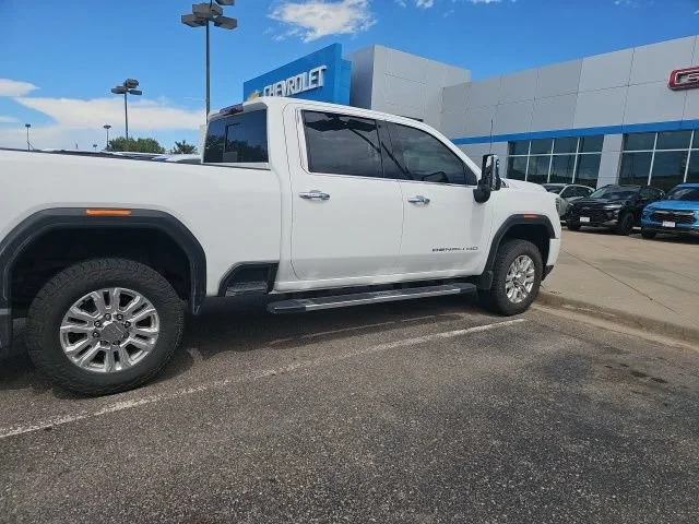Used 2022 White GMC Denali image 6