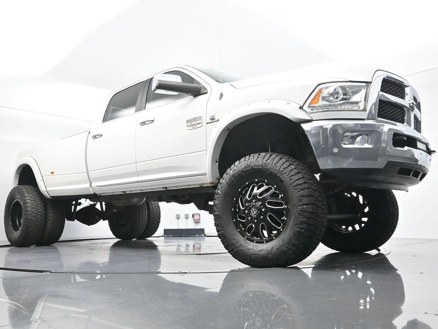 Used 2018 Bright White Clearcoat Ram Laramie Longhorn image 44