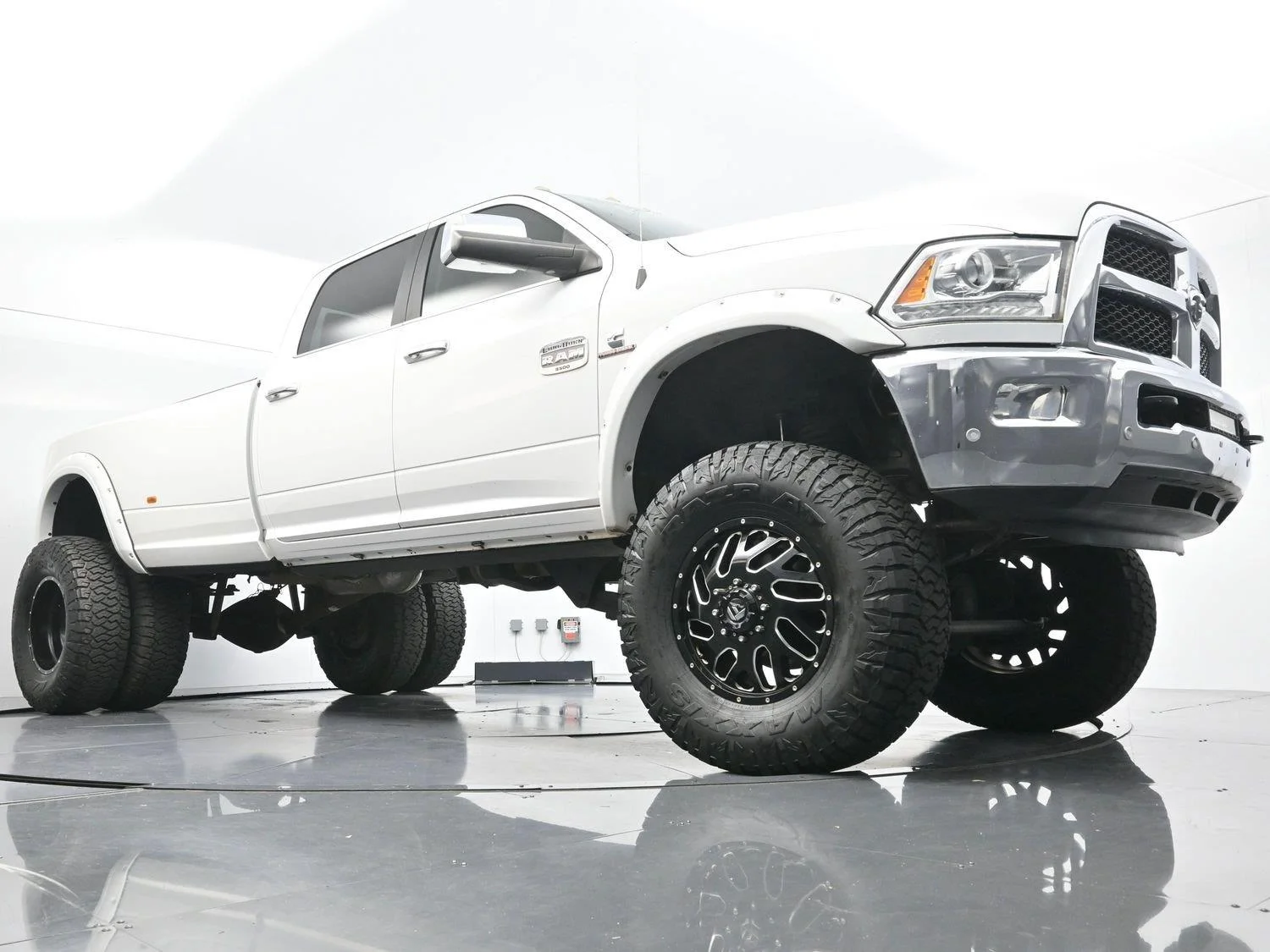 Used 2018 Bright White Clearcoat Ram Laramie Longhorn image 44