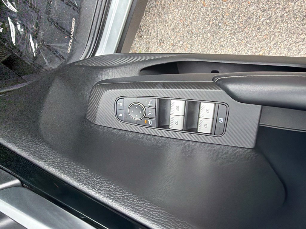 Used 2023 Silver Mitsubishi SE image 16