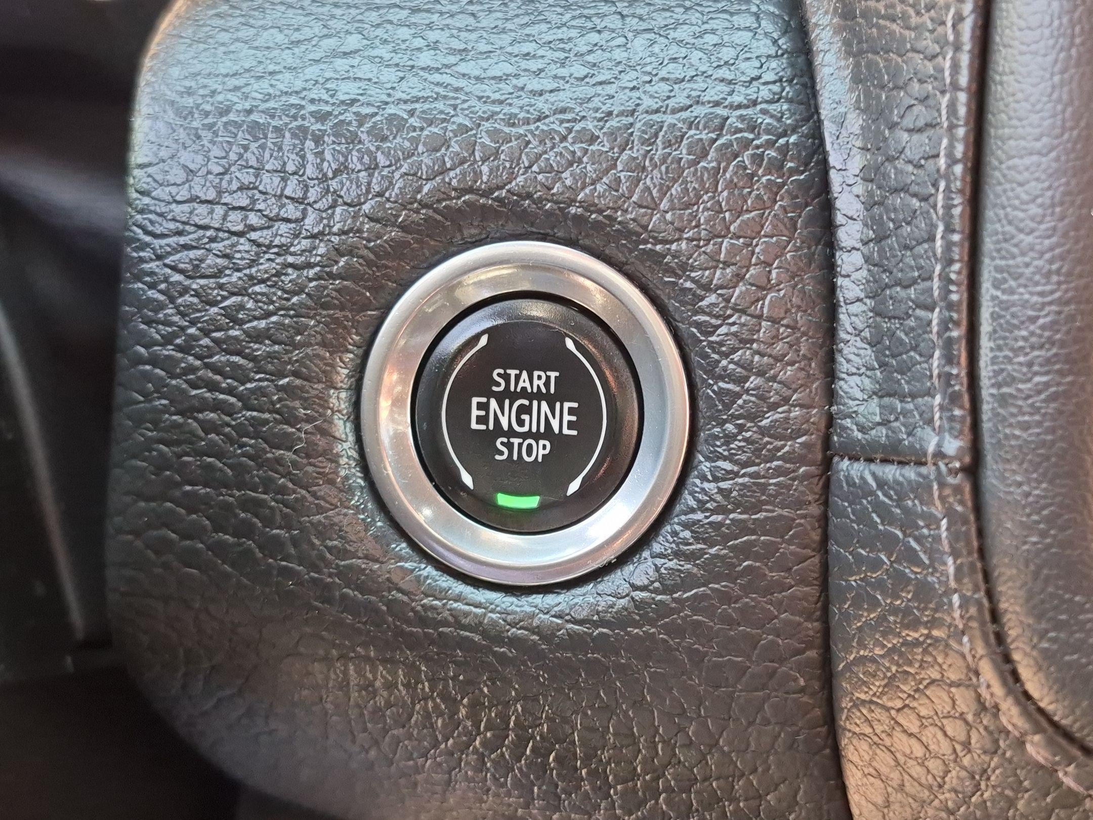 Used 2021 WHITE FROST TRICOAT GMC Denali image 18