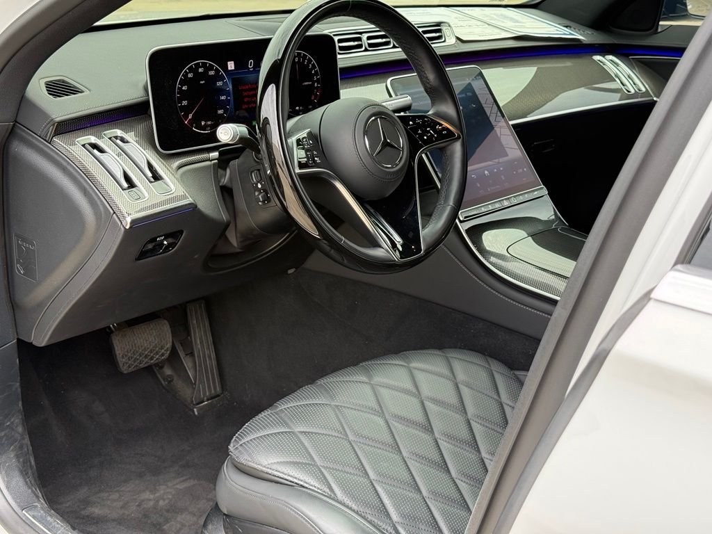 Used 2025 Black Mercedes-Benz S 580e image 6