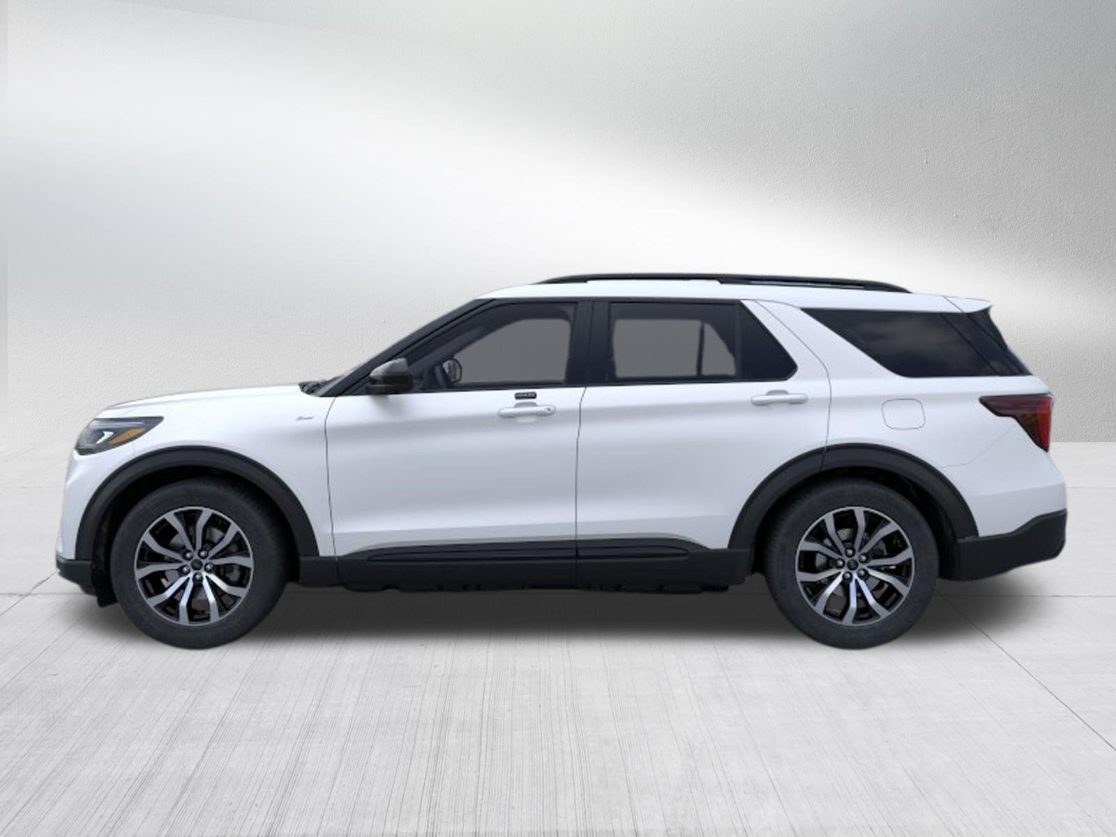 New 2026 Star White Metallic Tri-Coat Ford ST-Line image 5