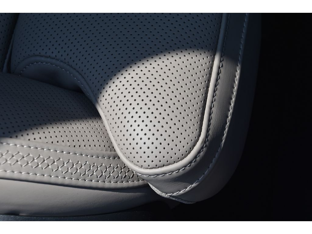 2026 Volvo EX90 Ultra - Photo 33