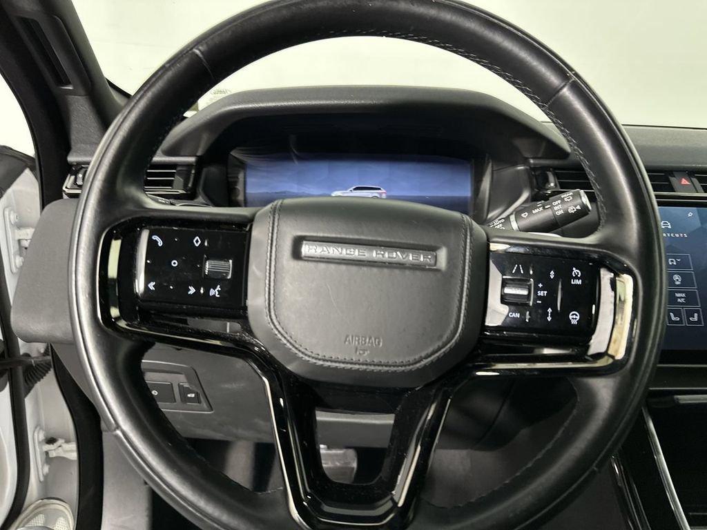 Used 2025  Land Rover Dynamic SE image 6
