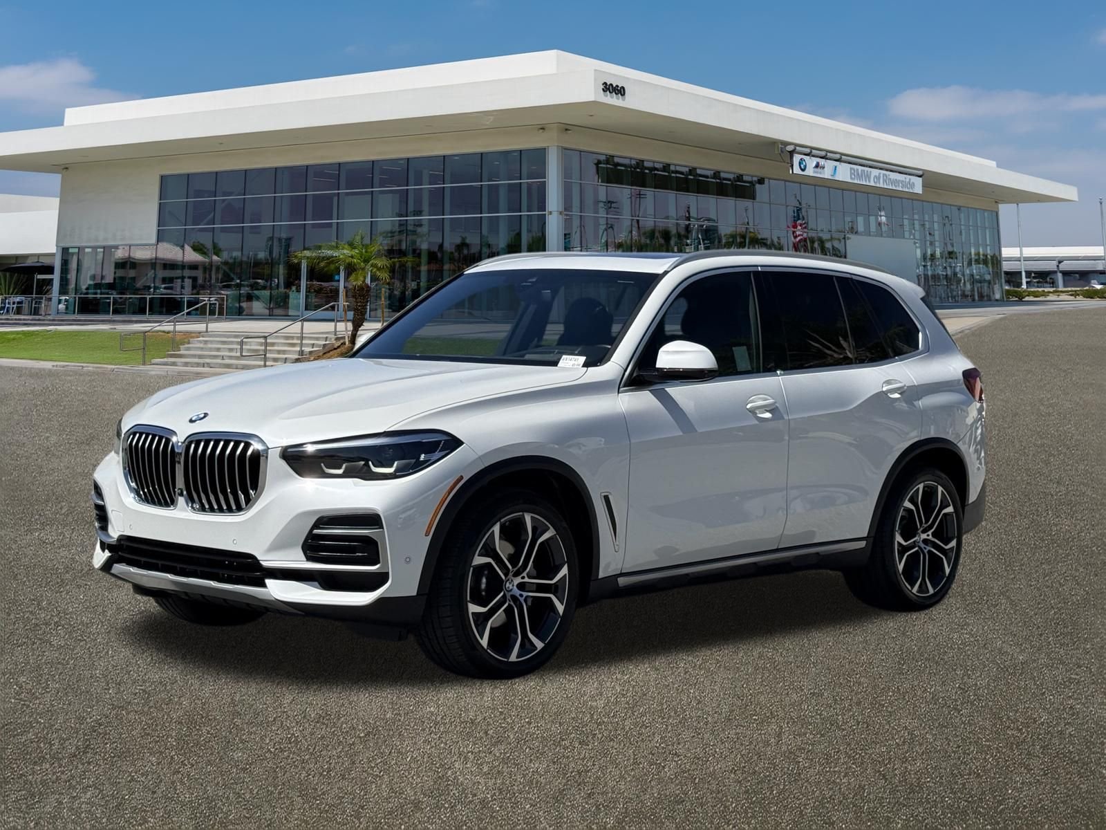 Certified Used 2023 Mineral White Metallic BMW xDrive40i image 4
