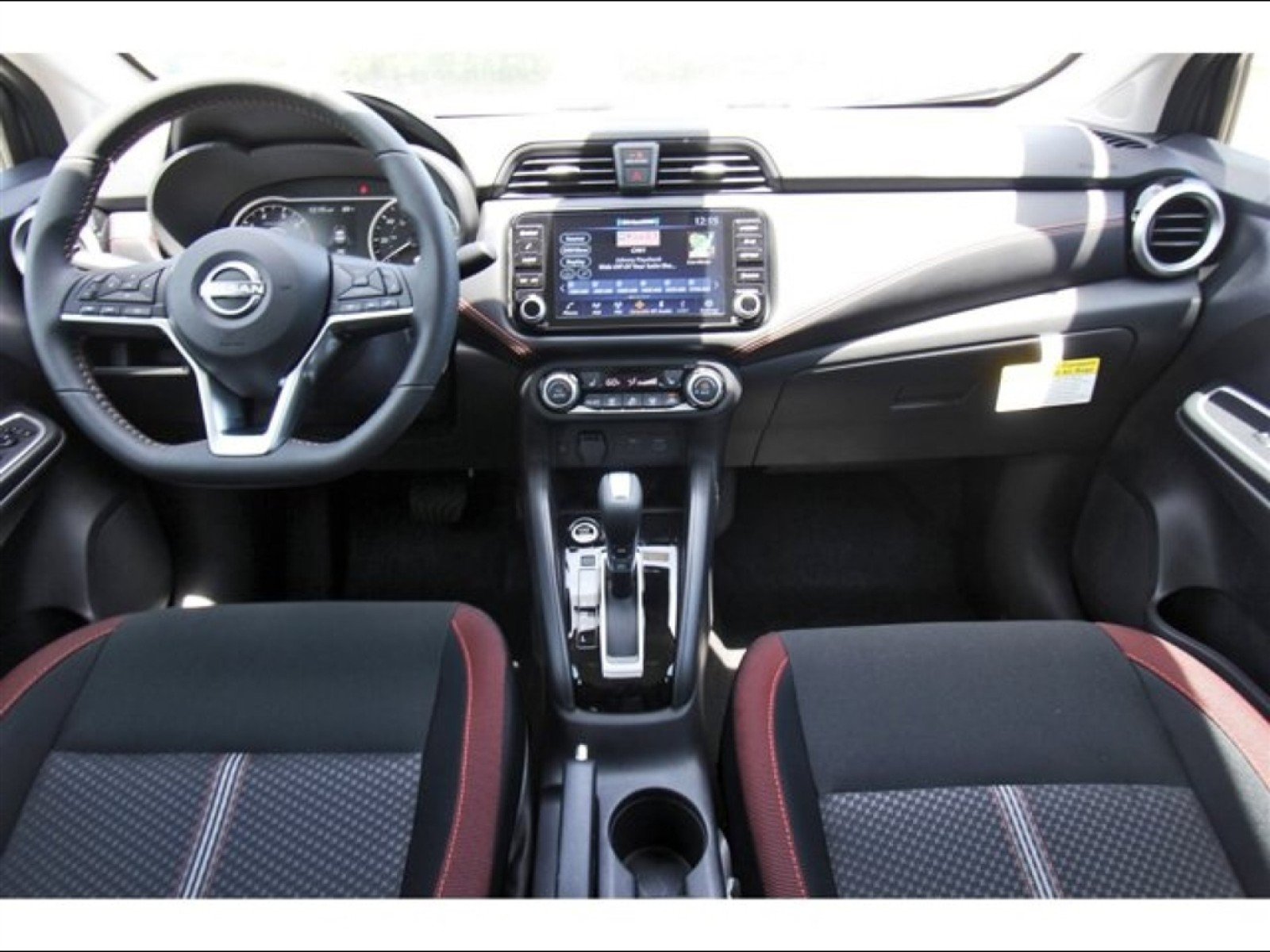 2025 Nissan Versa Sedan SR - Photo 8