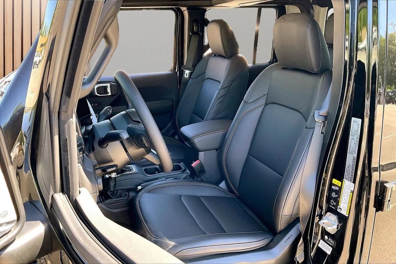 New 2026 Black Clear-Coat Exterior Paint Jeep Sahara image 17