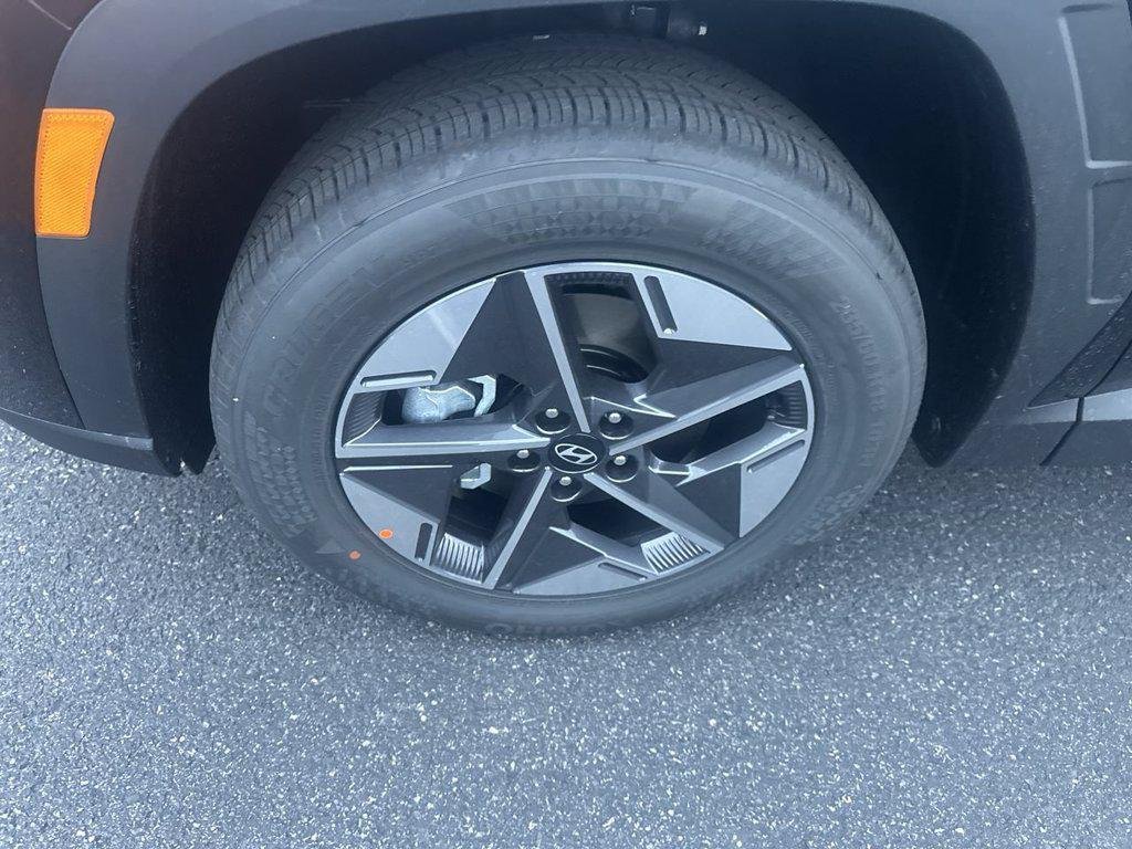 New 2026 Black Hyundai SEL Plus AWD image 16