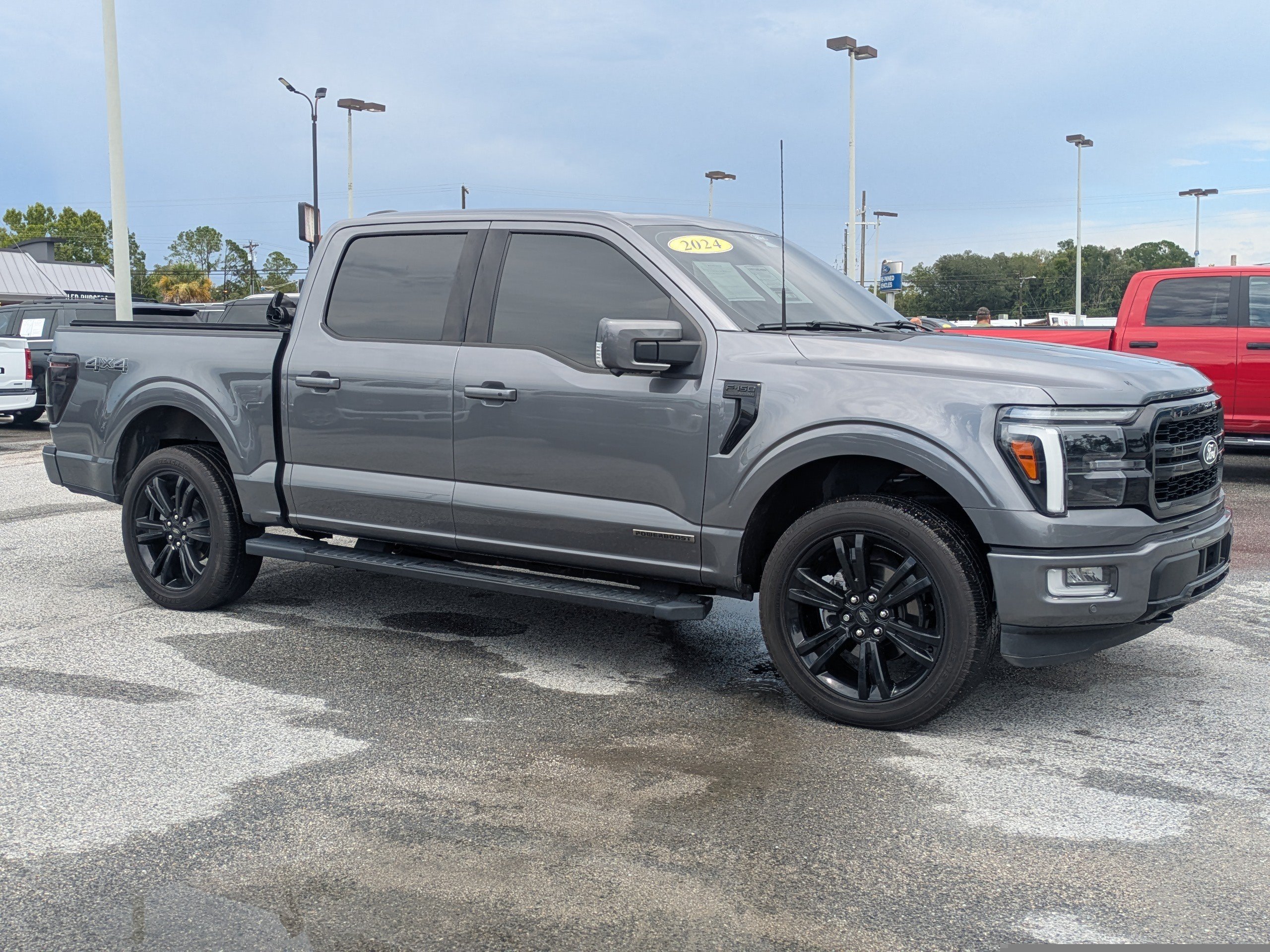 Used 2024  Ford LARIAT image 2