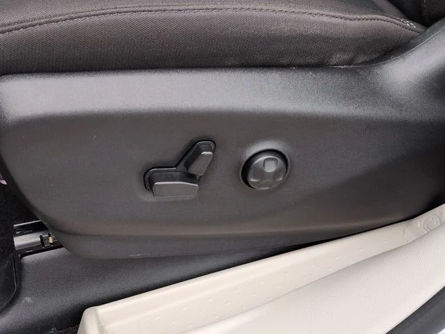 Used 2024 White Chrysler LX image 13