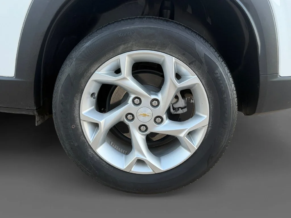 Used 2024 Summit White Chevrolet LS image 17