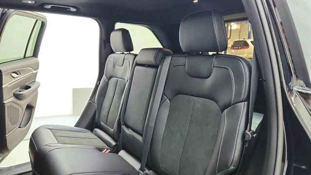 New 2026 Diamond Black Crystal Pearlcoat Jeep Altitude image 19