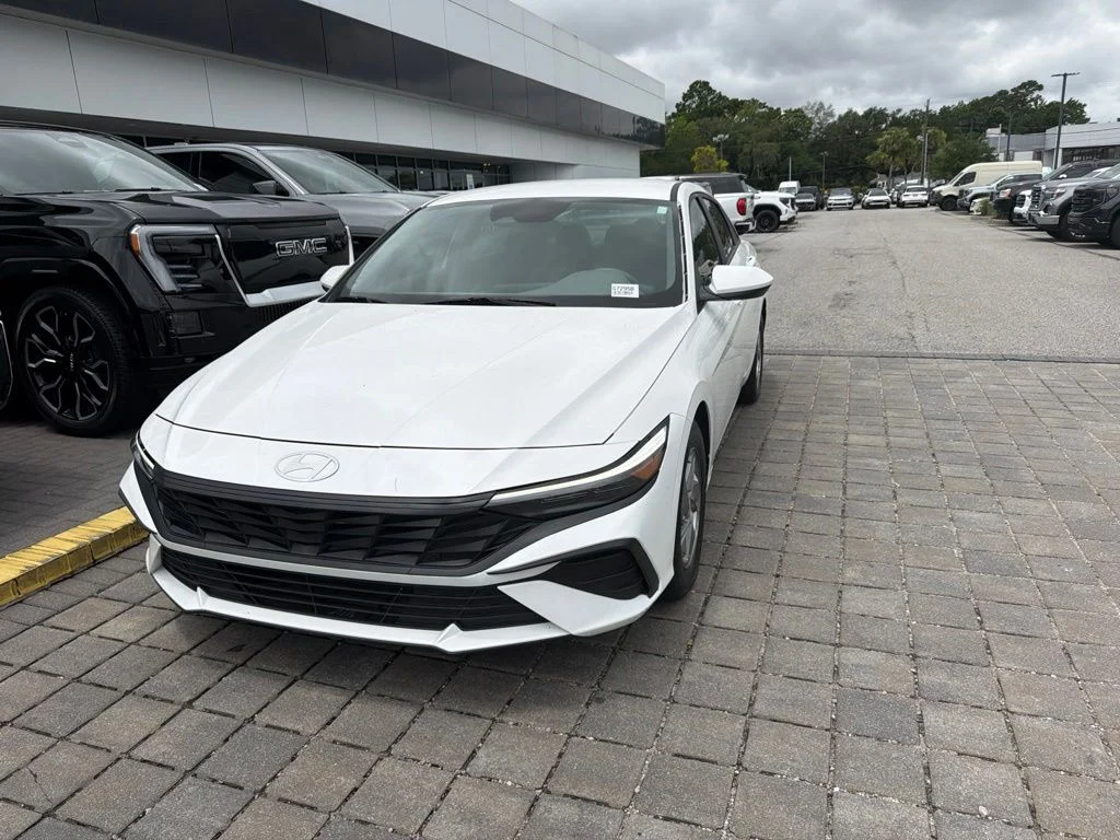 Used 2024 White Hyundai SE image 2