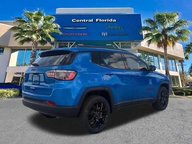 New 2026 Hydro Blue Pearl-Coat Exterior Paint Jeep Latitude image 5