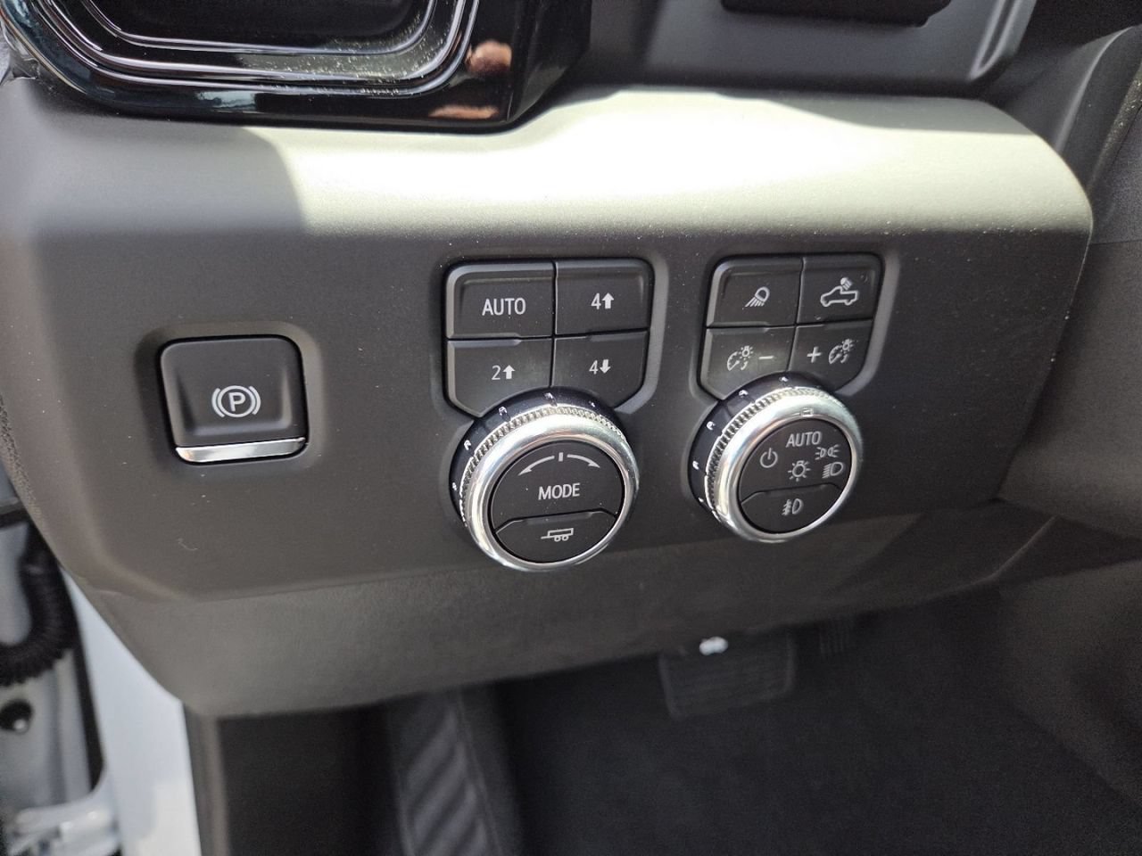 2026 GMC Sierra 1500 AT4 - Photo 6