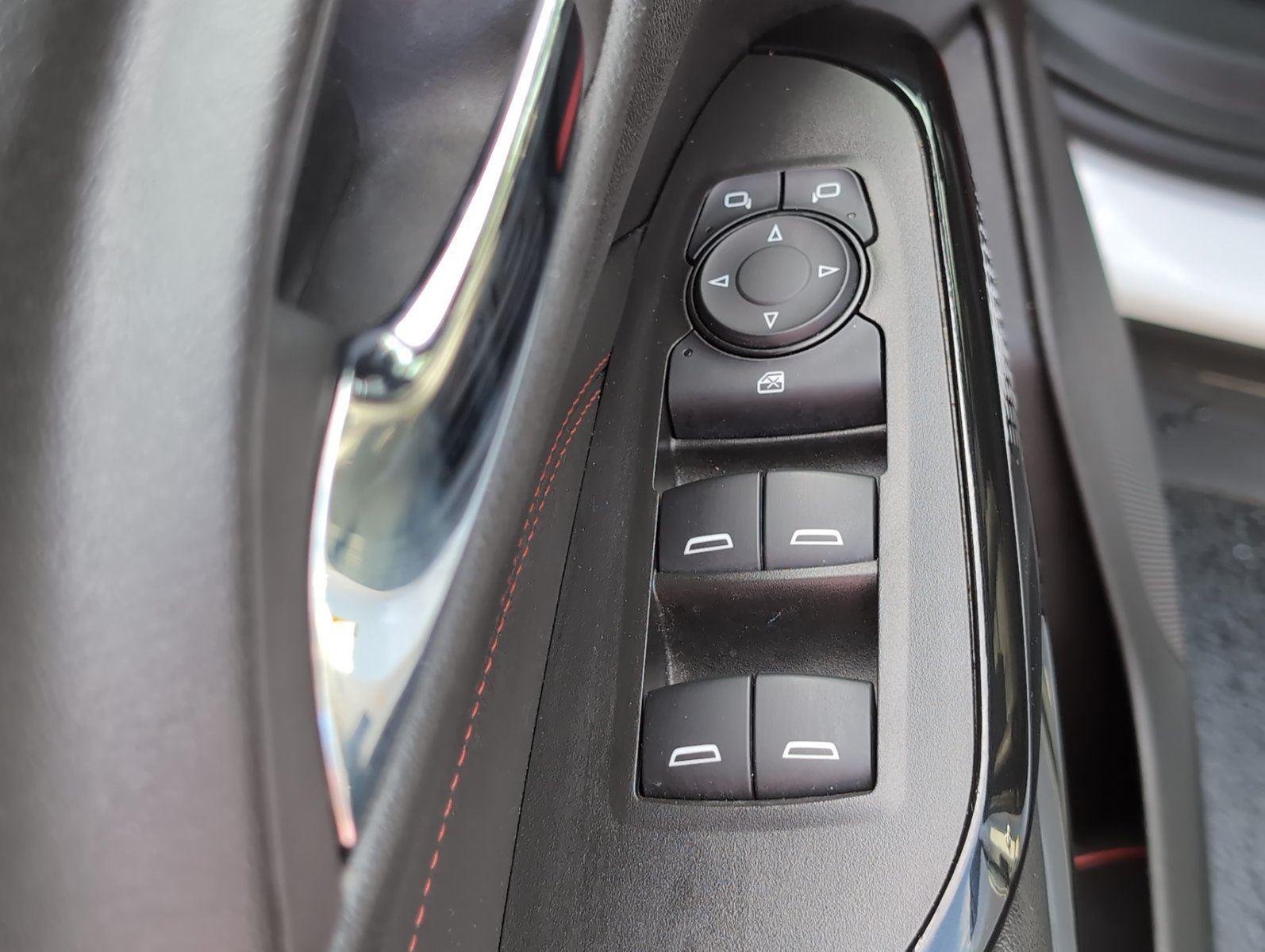 Used 2025 Summit White Chevrolet 2RS image 18