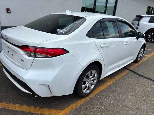 Used 2020 White Toyota LE image 5