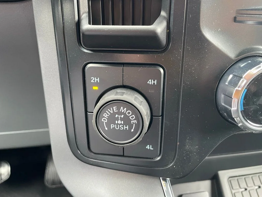 2025 Ford F-150 XLT - Photo 33