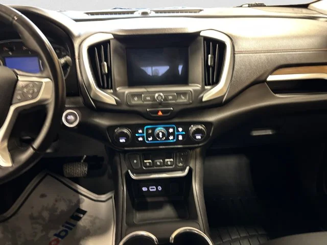 Used 2019 White GMC SLE image 12