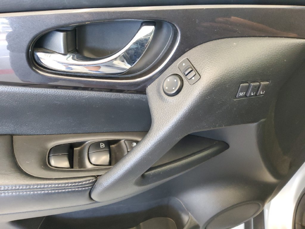 Used 2018 Silver Nissan Hybrid SV image 12
