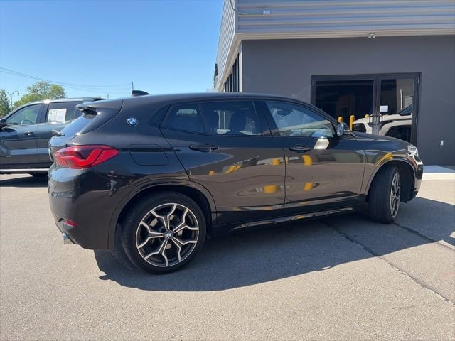 Used 2020 Dark Olive Metallic BMW xDrive28i image 3