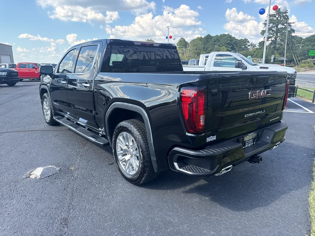 Used 2025 Onyx Black GMC Denali image 7