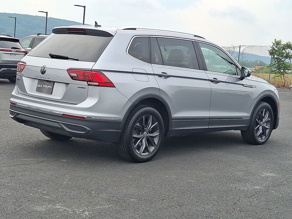 Used 2022  Volkswagen 2.0T SE image 5