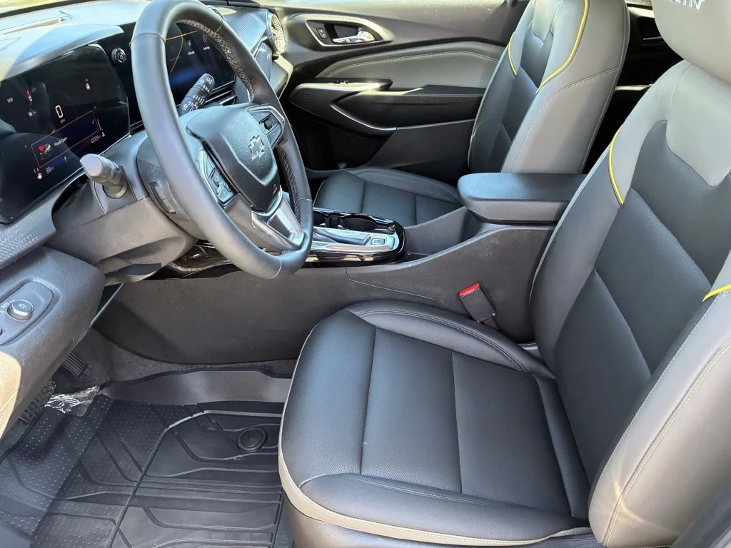 Used 2025 Mosaic Black Metallic Chevrolet ACTIV image 17