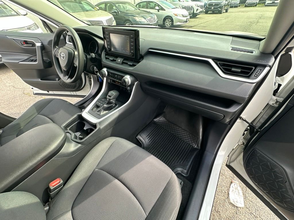 Used 2019 White Toyota LE image 31
