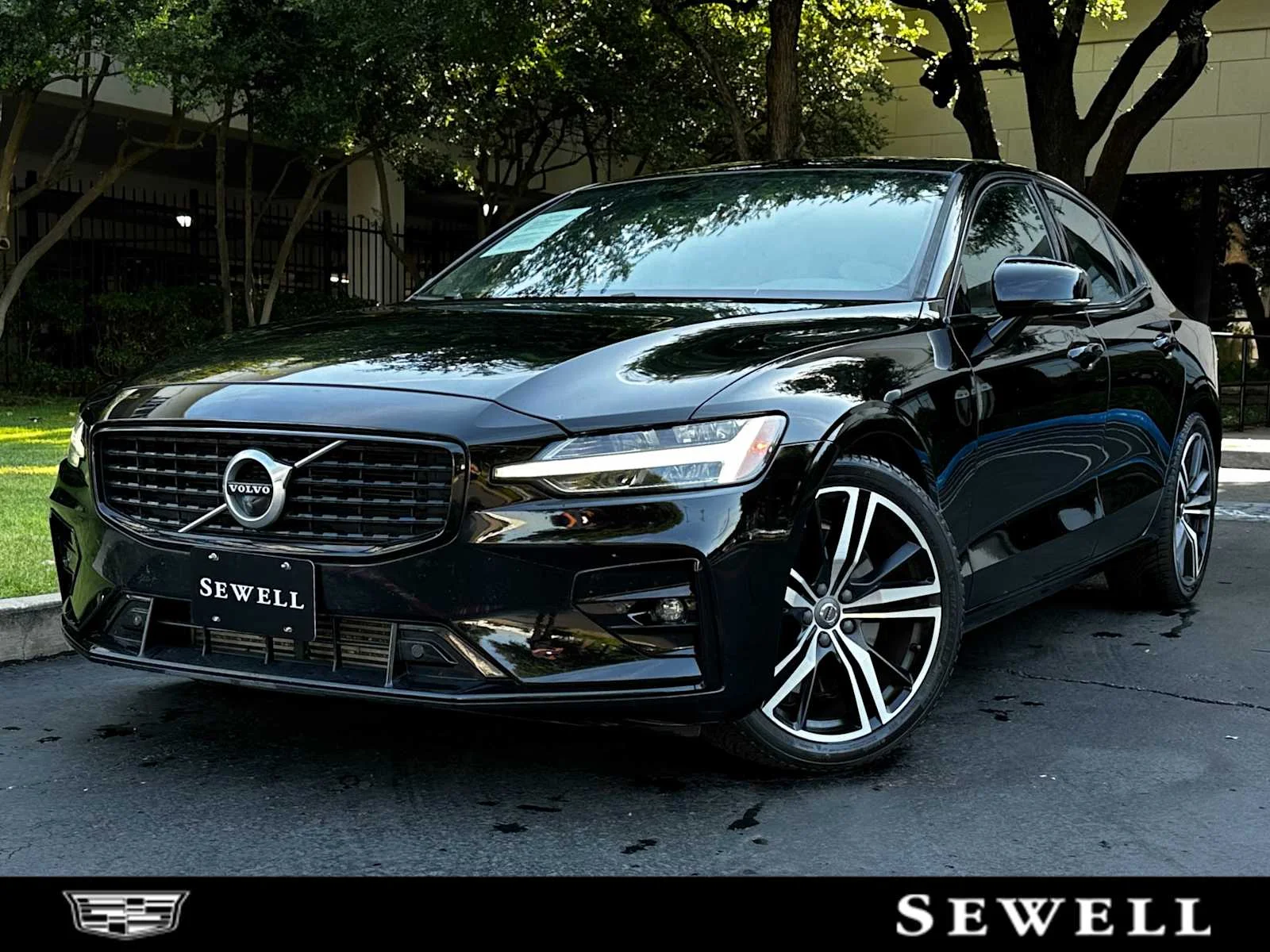2021 Volvo S60 T6 R-Design AWD's photo
