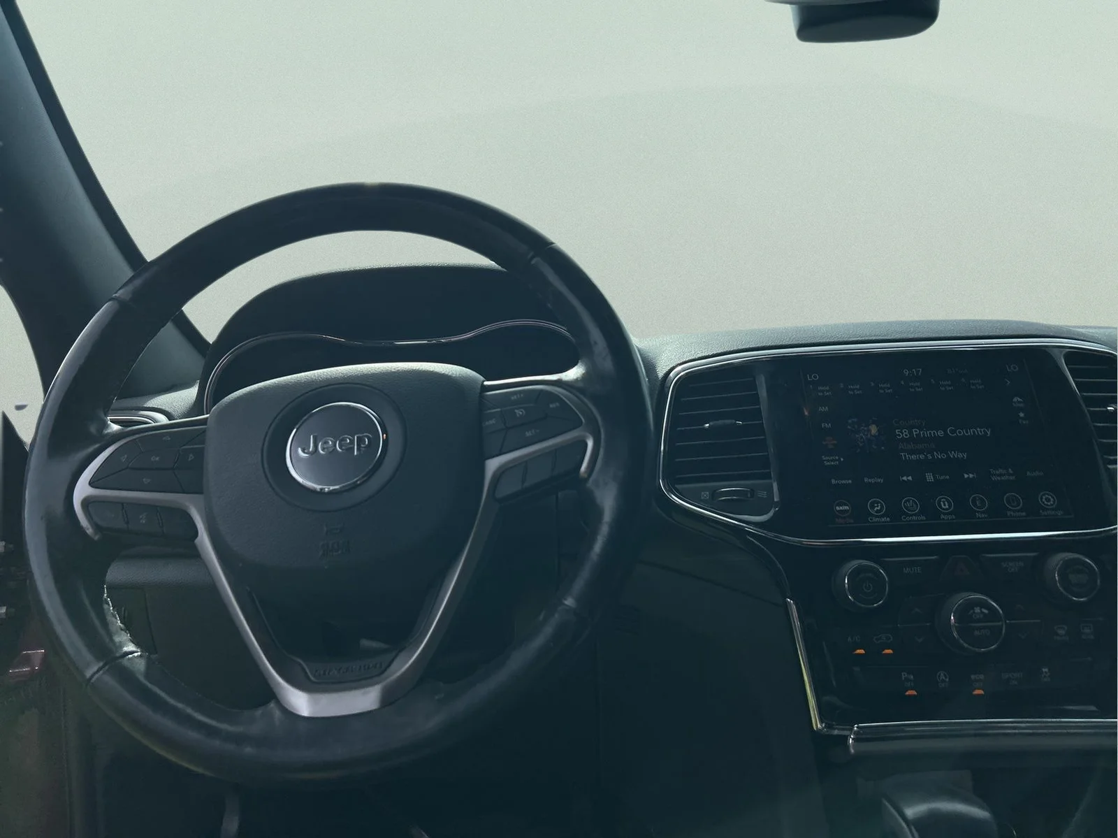 Used 2020 Velvet Jeep Altitude image 23