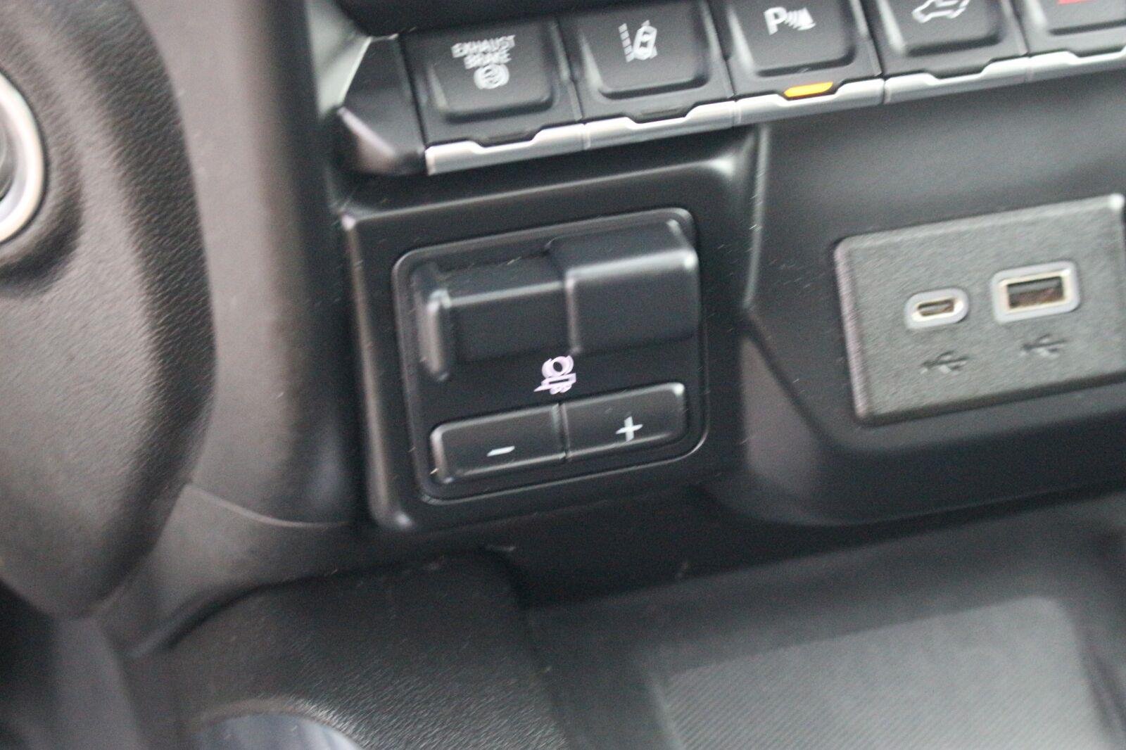 Used 2020 BLACK Chevrolet High Country image 31
