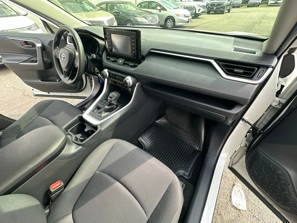 Used 2019 White Toyota LE image 31