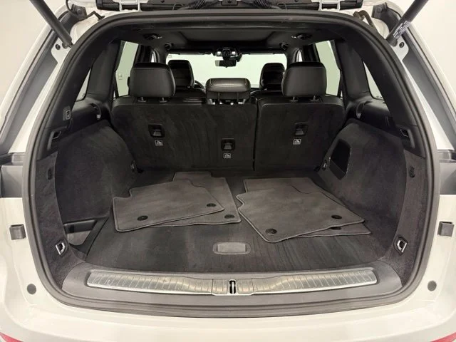 Used 2023 White Jeep Overland image 34