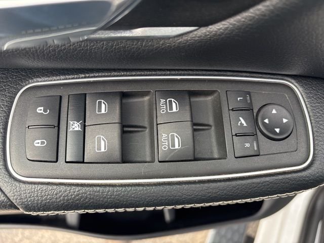 Used 2022 White Ram Laramie image 23