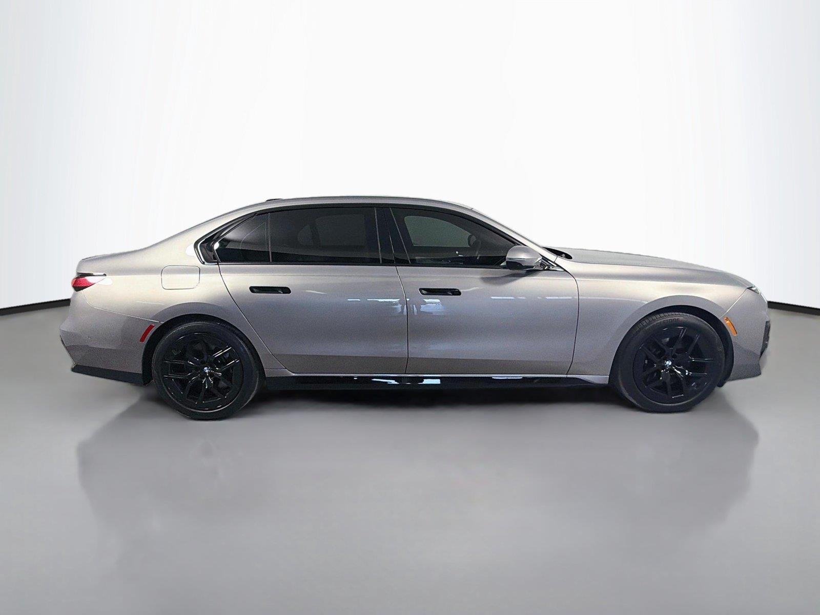 Certified Used 2024 Oxide Grey Metallic BMW 740i xDrive image 4