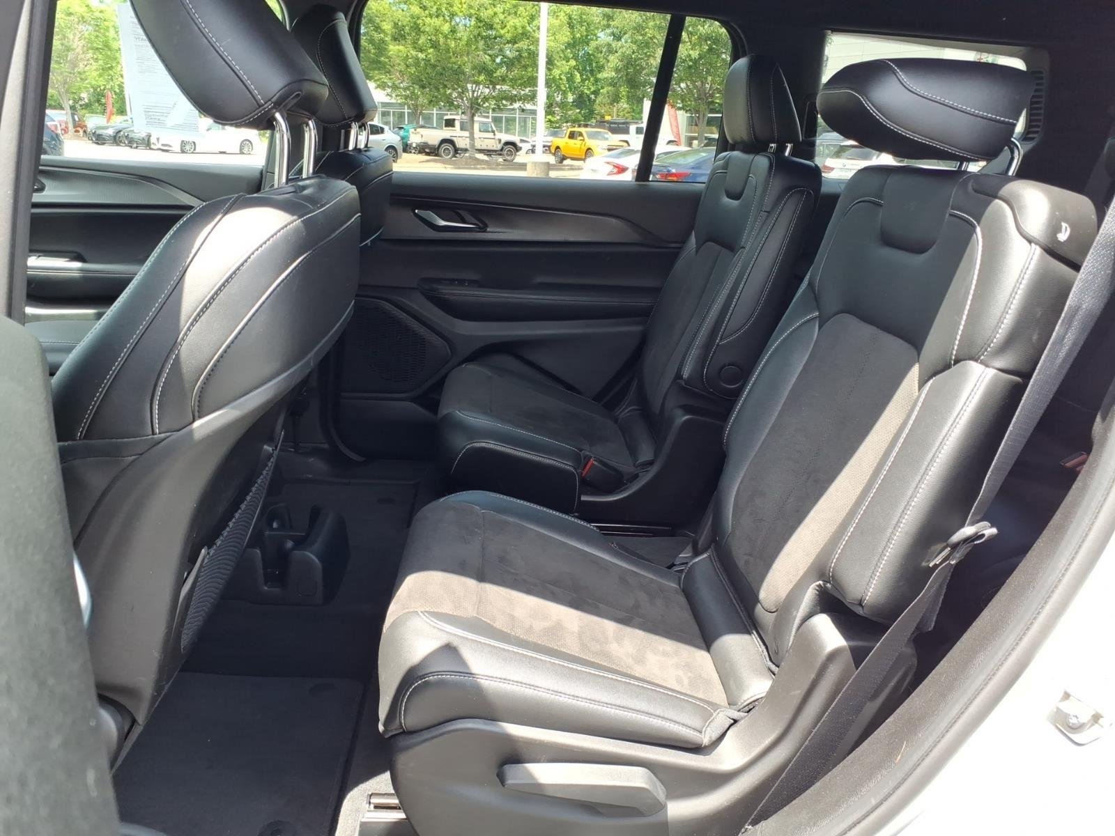 Used 2023 Silver Zynith Jeep Altitude image 19