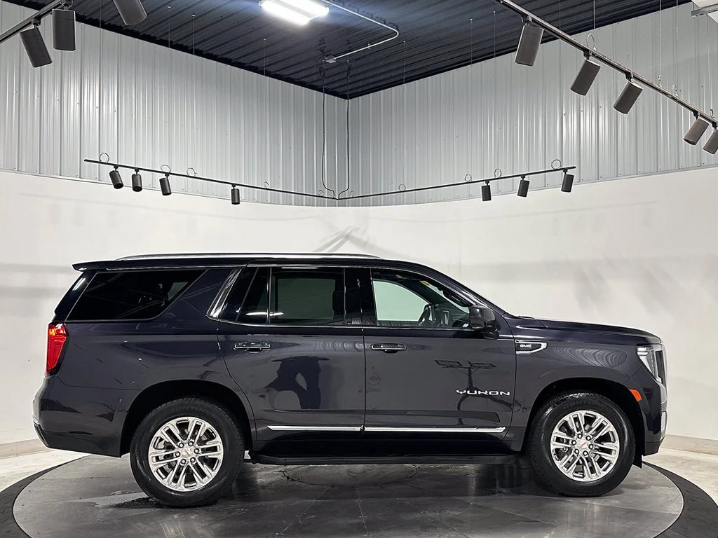 Used 2023 TITANIUM RUSH METALLIC GMC SLT image 10