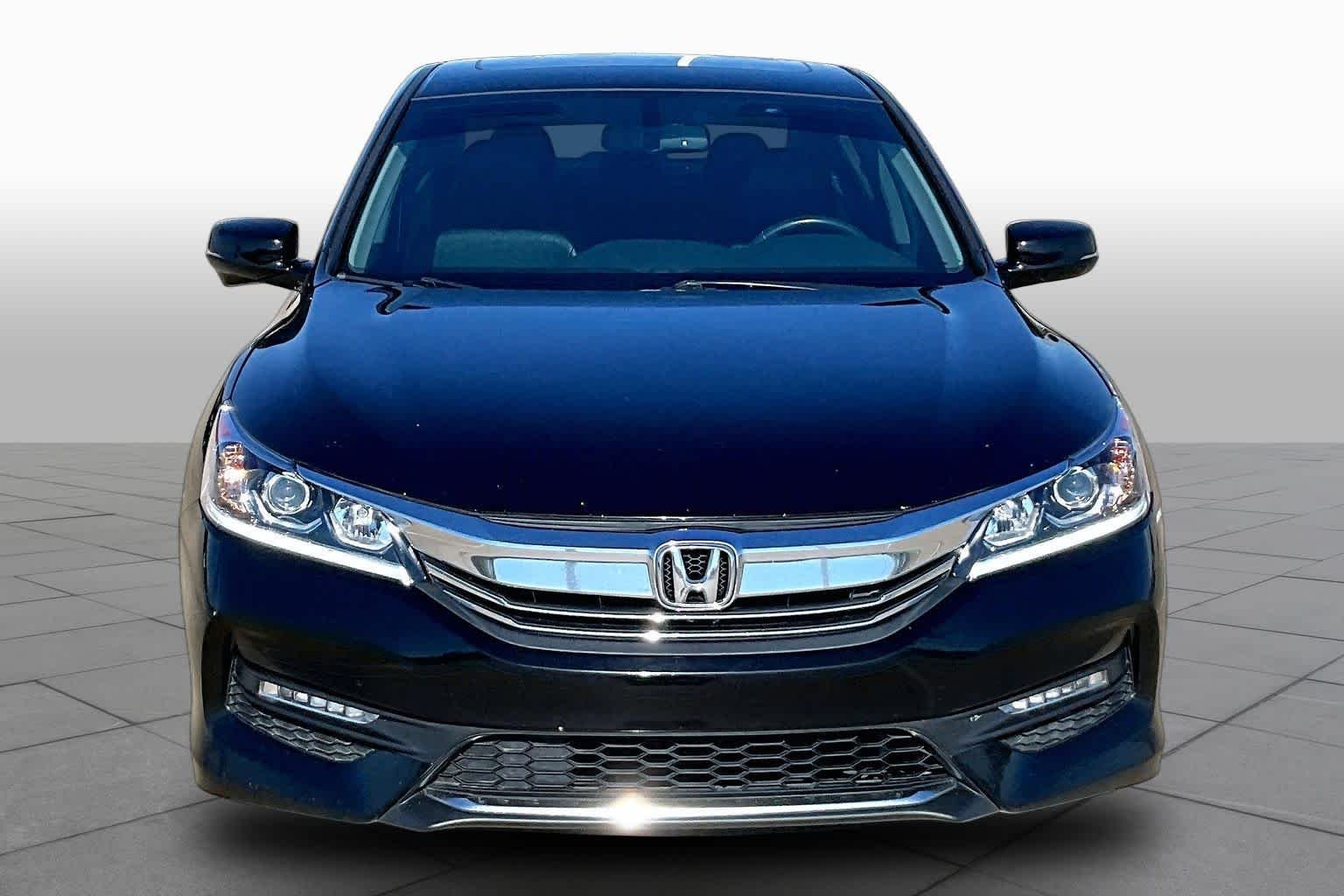 Used 2016 Crystal Black Pearl Honda EX-L image 4