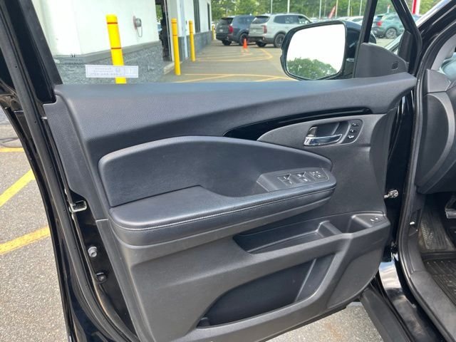 Used 2020 Black Honda Touring image 10